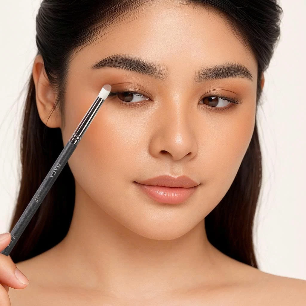 Cọ nhấn đuôi mắt đầu bút chì nhấn sáng nhũ đầu mắt Maga Eye Shadow MA219