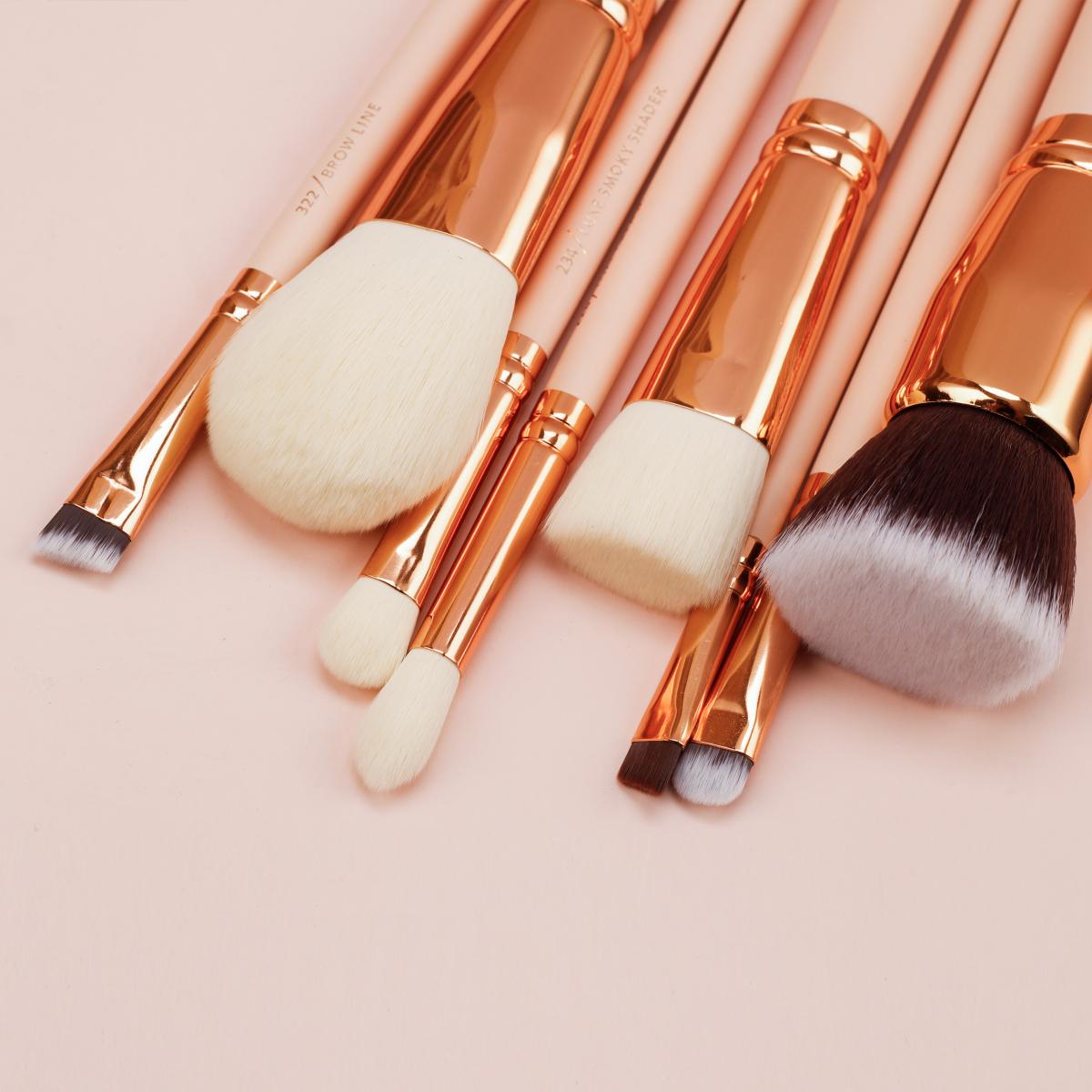 Bo-co-zoeva-rose-golden-luxury-set-vol-2-8-brushes-clutch 01